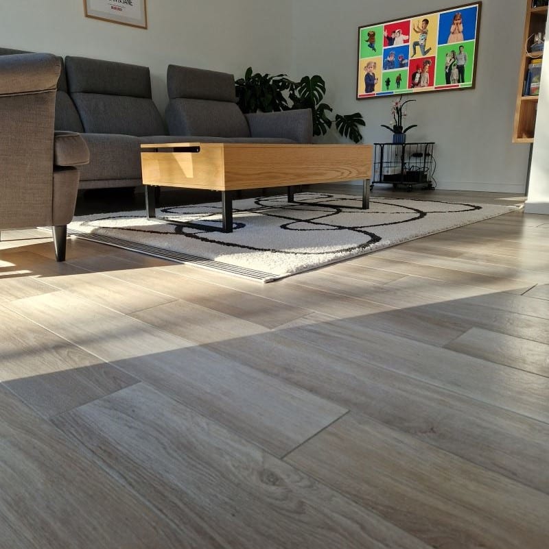 Sol en carrelage imitation lame de parquet bois